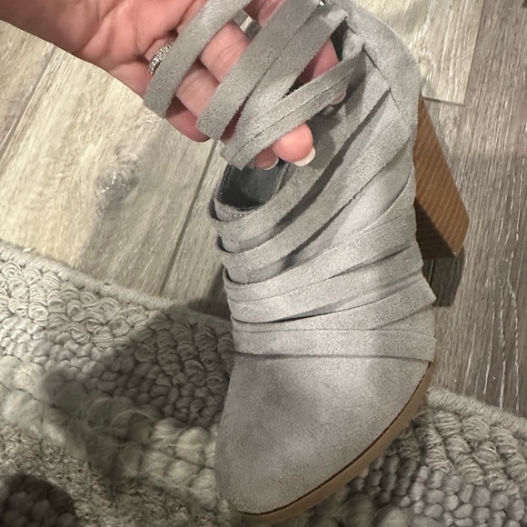 Journey Collection Grey Boots - Picture 5 of 6